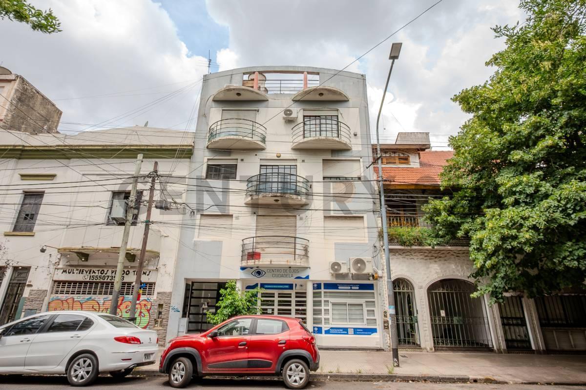 VENTA MONOAMBIENTE EN CIUDADELA, APTO CRÉDITO ACEPTA PERMUTA