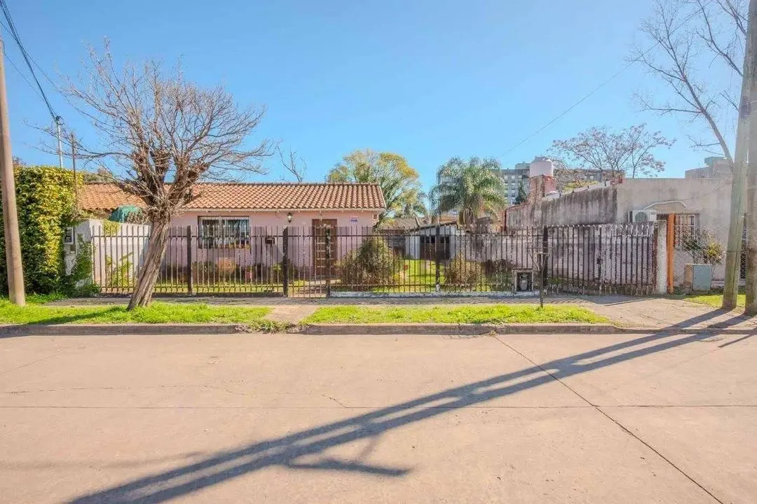 VENTA CASA 3 AMB. LOTE 400M2 VILLA TESEI - PERMUTA 2