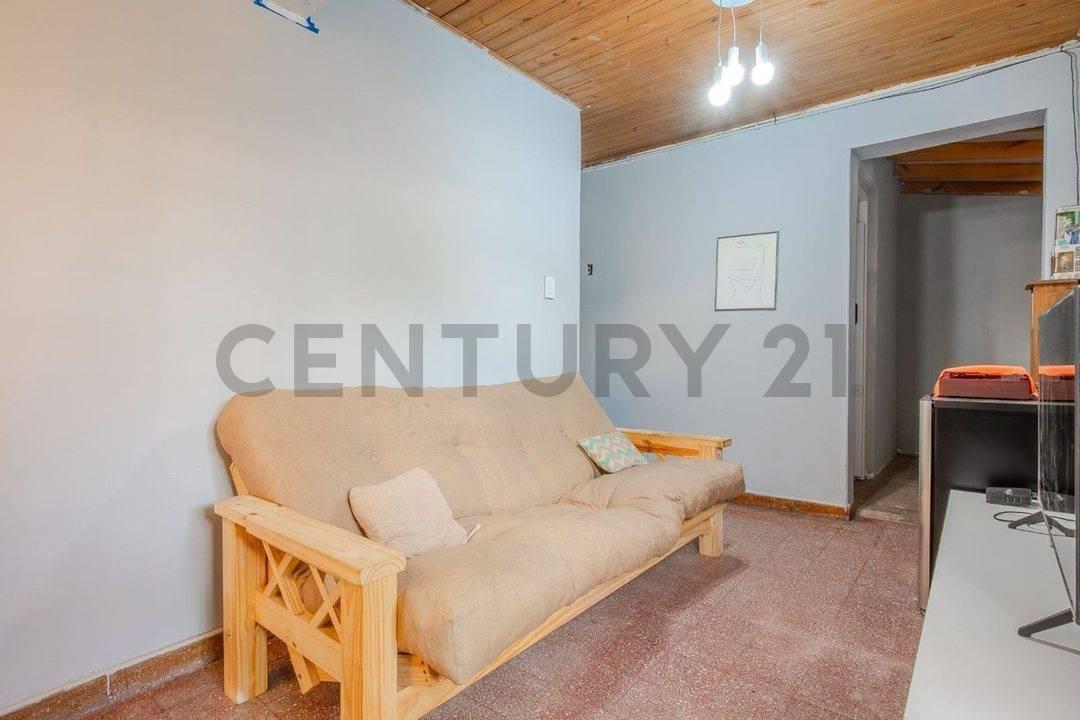 Foto de VENTA PH 5 AMB COCH Y PATIO V. SARMIENTO - PERMUTA, imagen 2