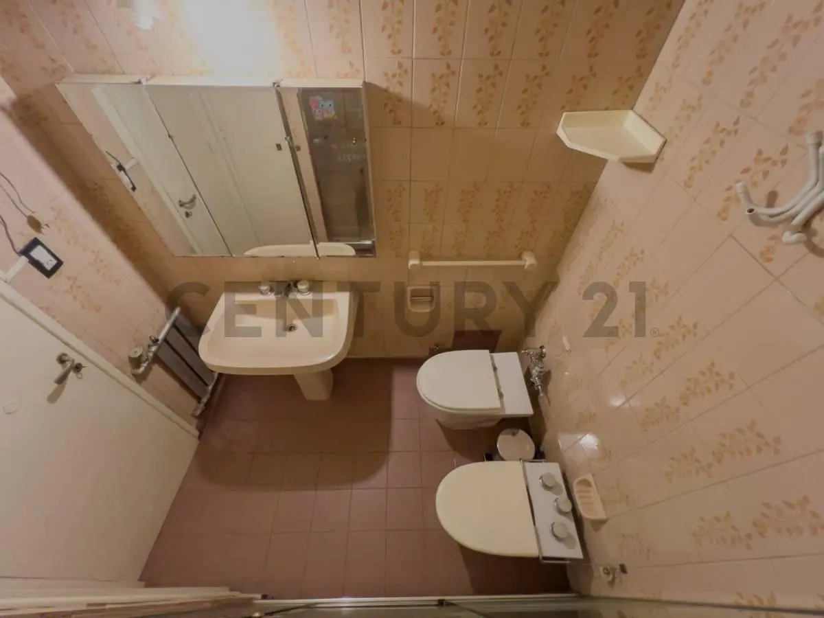 Venta depto 3 ambientes c/dependencia piso alto 5