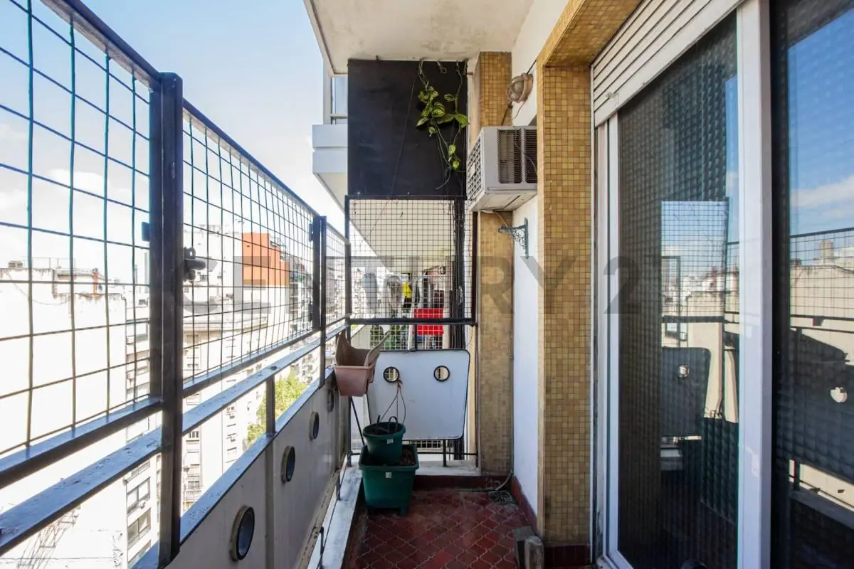 Venta depto 3 ambientes c/dependencia piso alto 4
