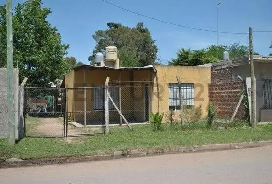 Venta casa dos ambientes sobre lote propio 3