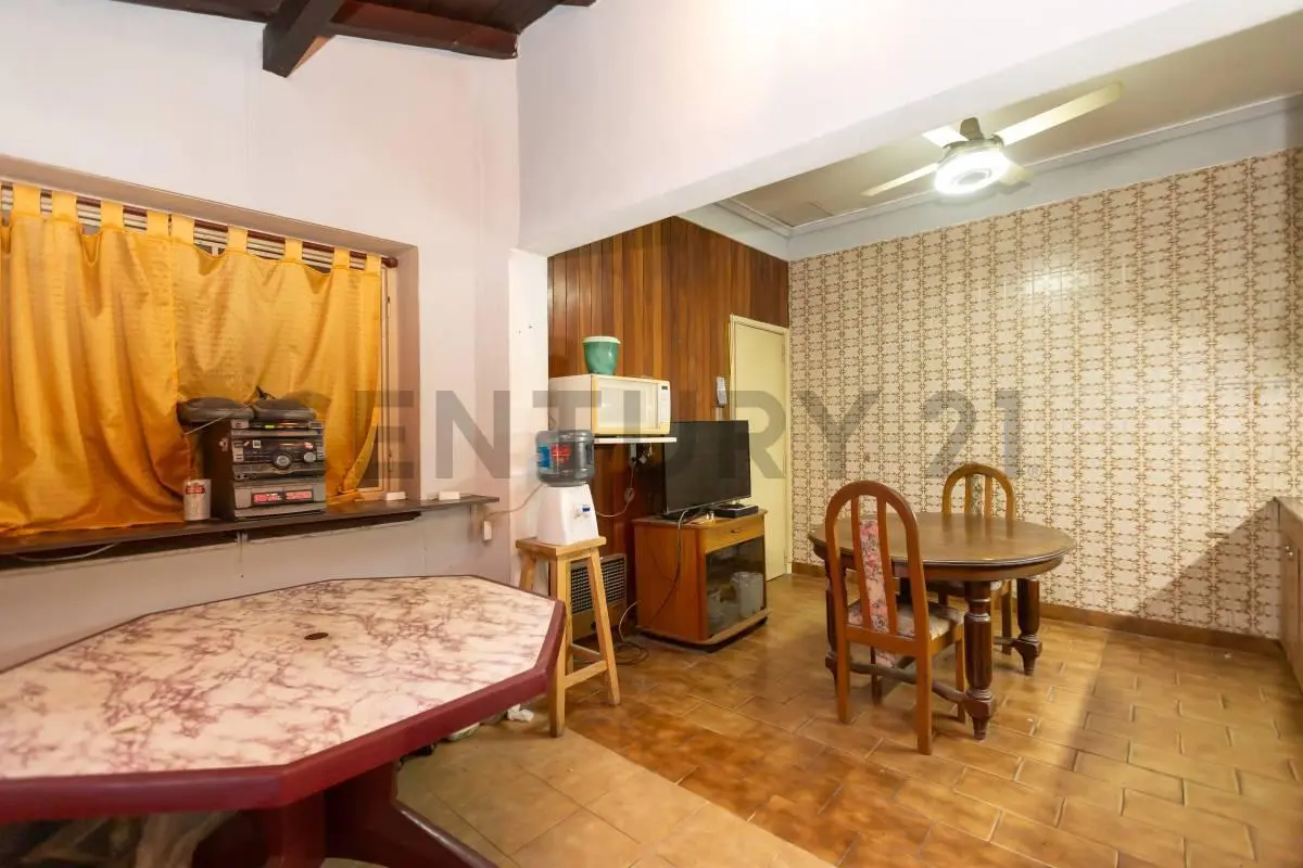 Venta Casa principal de 3 amb + dpto 2 amb - M. Coronado - ACEPTA PERMUTA 4