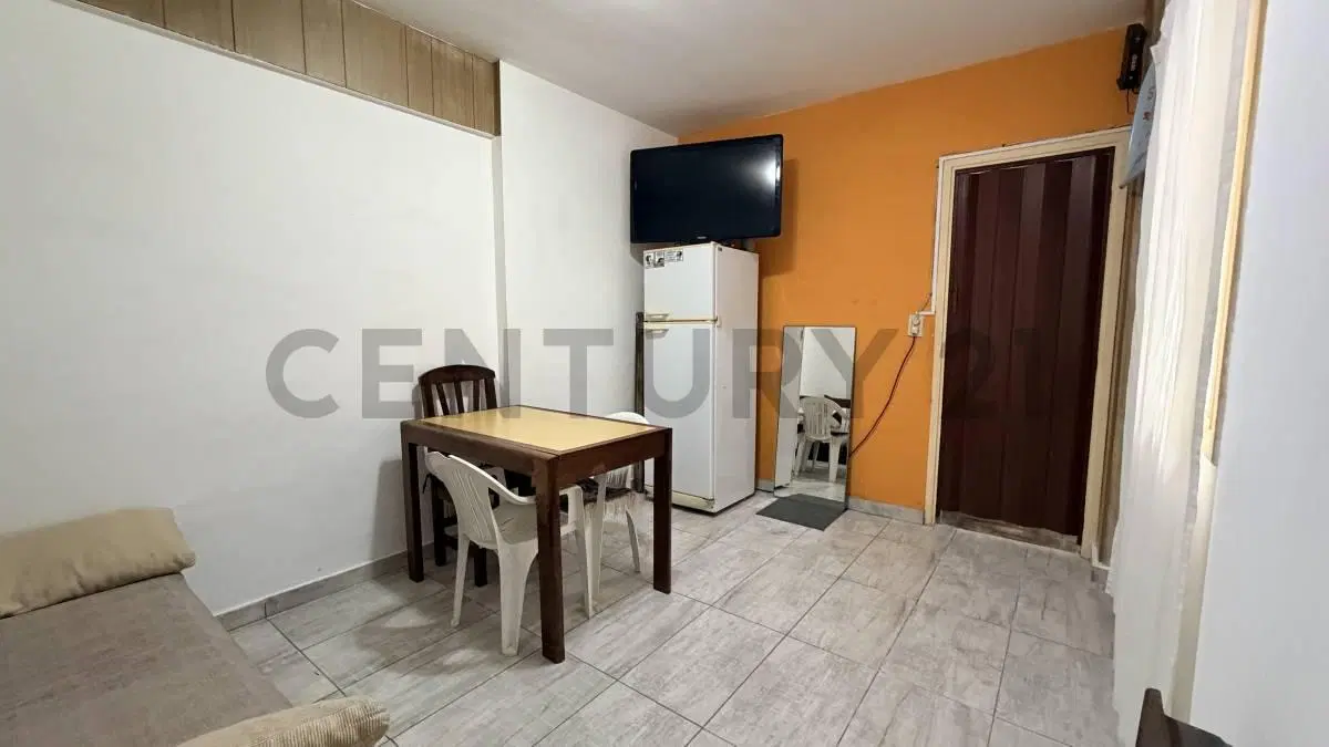 Venta ph 2 ambientes con patio barrio San Cristobal 5