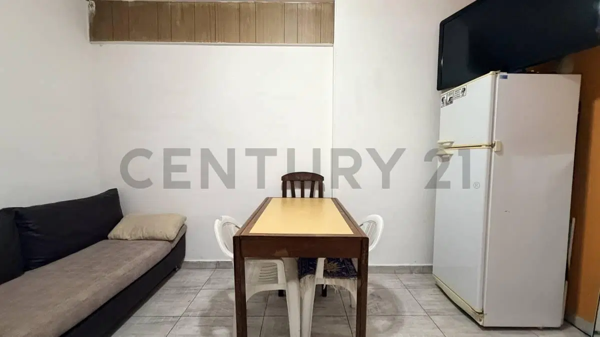 Venta ph 2 ambientes con patio barrio San Cristobal 3