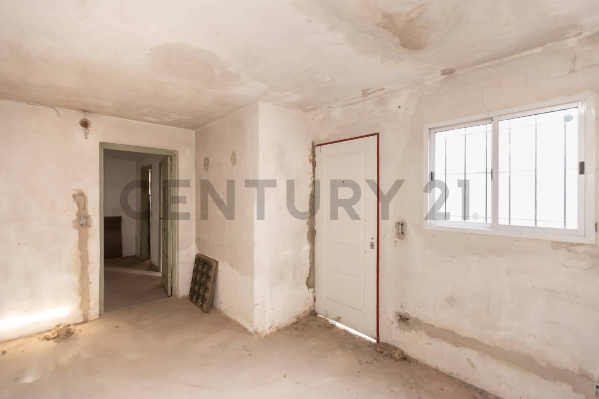 Venta Casa a refaccionar - PERMUTA - OPORTUNIDAD.