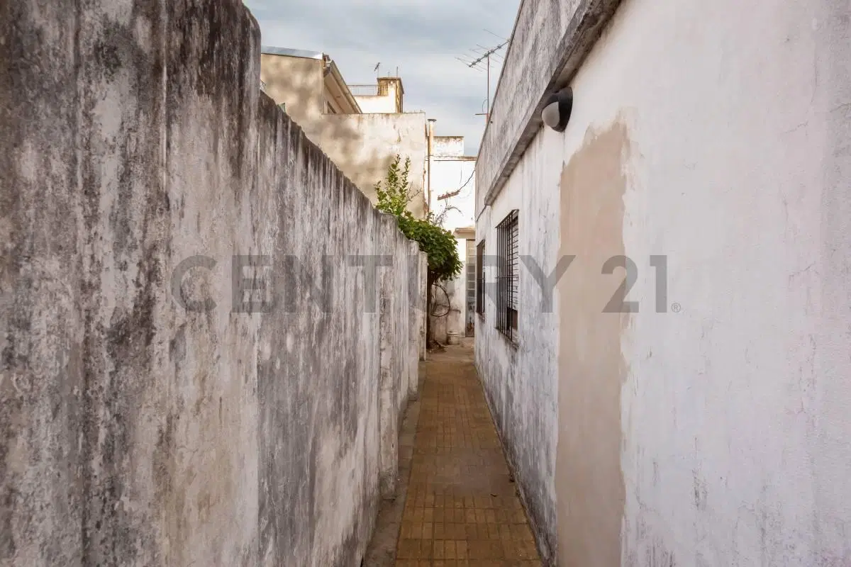 Venta Casa a refaccionar - PERMUTA -  OPORTUNIDAD. 4
