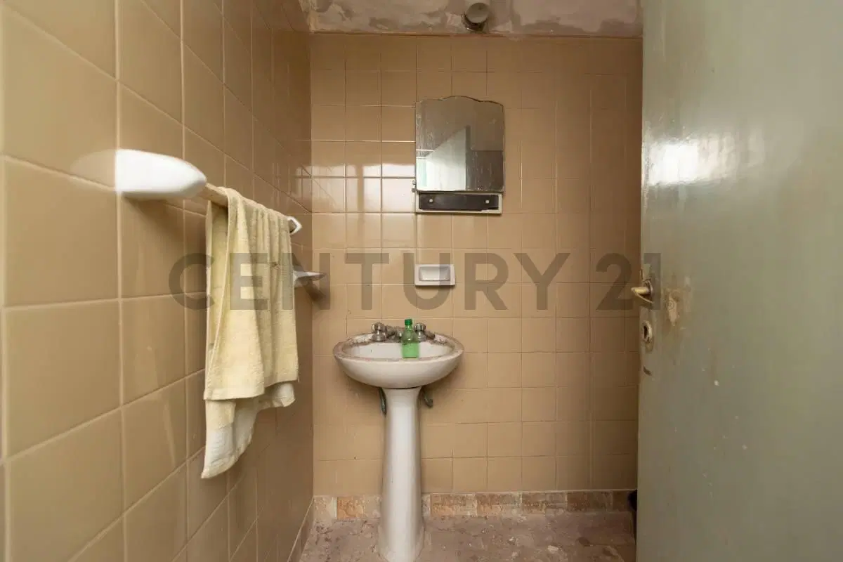 Venta Casa a refaccionar - PERMUTA -  OPORTUNIDAD. 5