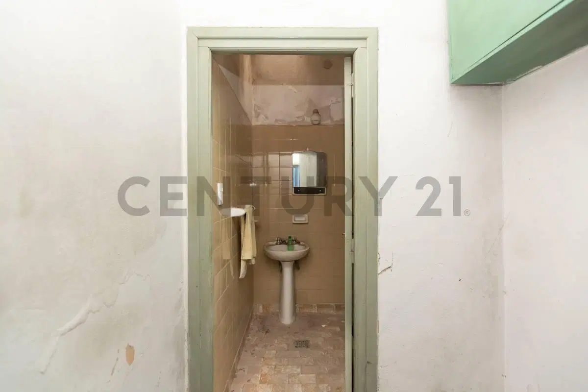 Venta Casa a refaccionar - PERMUTA -  OPORTUNIDAD. 3