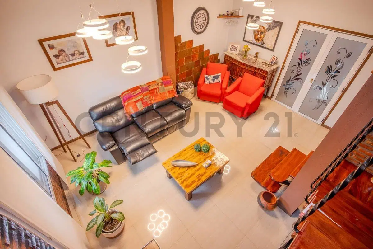 Venta PH tipo CASA en Haedo Norte, 4 habitaciones con patio y cochera. Excelente Estado. Evalúa Perm 4