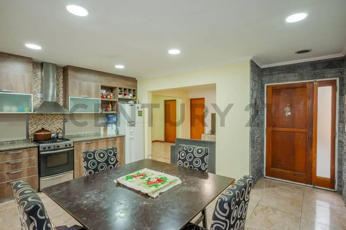 Hermosa Casa 4 ambientes - Martin Coronado 4
