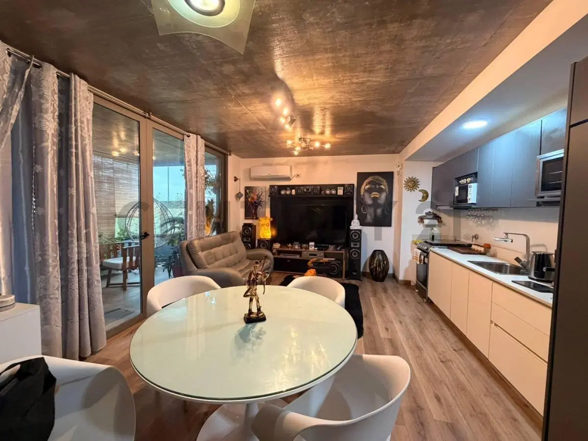 VENTA ESPECTACULAR DEPTO NUEVO 2 AMB. COCHERA, SUM, BALCON ATERRAZAD0. ACEPTA PERMUTA 3