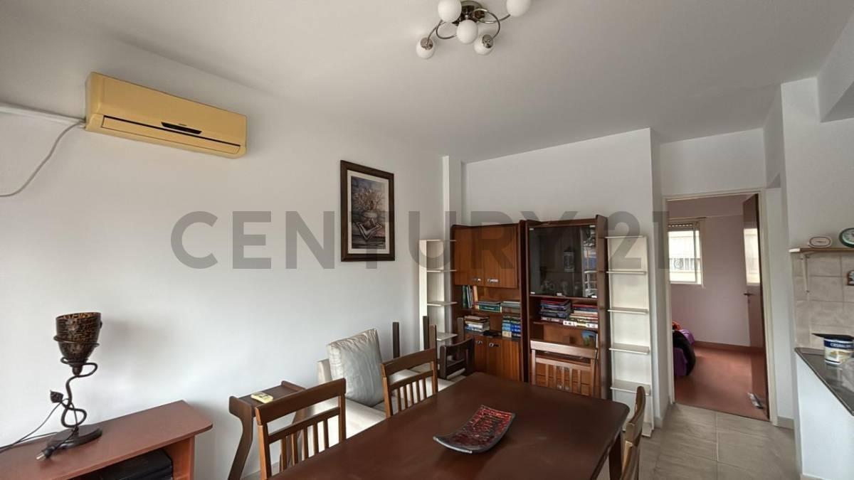 Foto de DEPARTAMENTO 2 AMBIENTES EN VENTA - CASEROS CENTRO, BUENOS AIRES, imagen 1