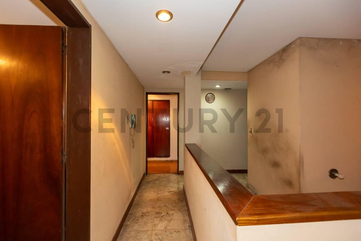 VENTA PERMUTA CASA 5 AMB CON COCHERA Y PILETA APTO CREDITO EN VILLA BOSCH