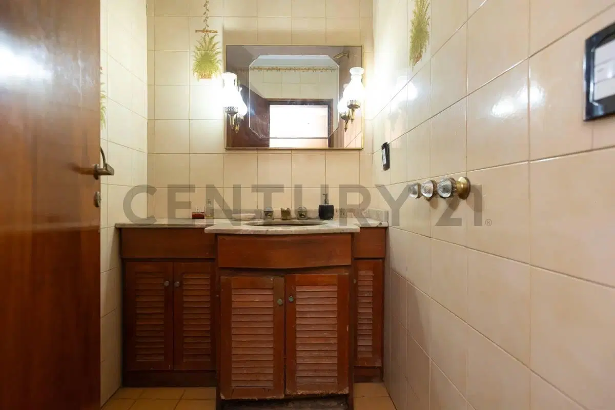 VENTA PERMUTA CASA 5 AMB CON COCHERA Y PILETA APTO CREDITO EN VILLA BOSCH 4