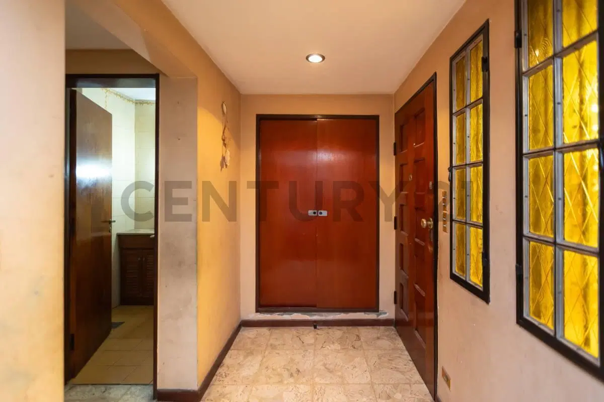 VENTA PERMUTA CASA 5 AMB CON COCHERA Y PILETA APTO CREDITO EN VILLA BOSCH 5