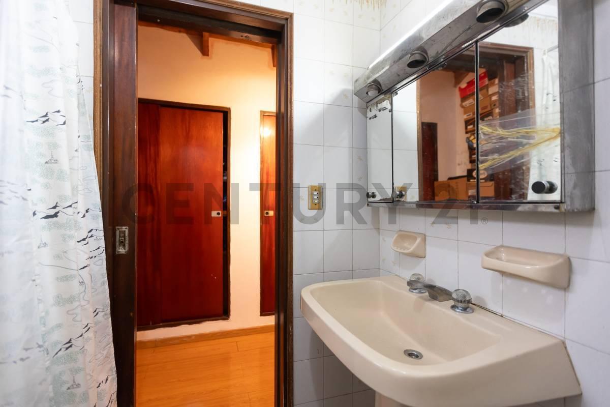 VENTA PERMUTA CASA 5 AMB CON COCHERA Y PILETA APTO CREDITO EN VILLA BOSCH