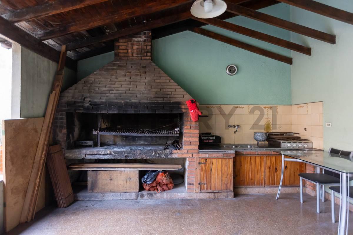 VENTA PERMUTA CASA 5 AMB CON COCHERA Y PILETA APTO CREDITO EN VILLA BOSCH