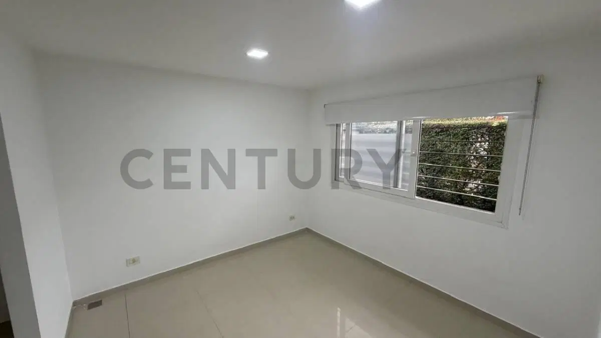 Excelente 3 Ambientes en Planta Baja con Patio y Cochera Pilar 4