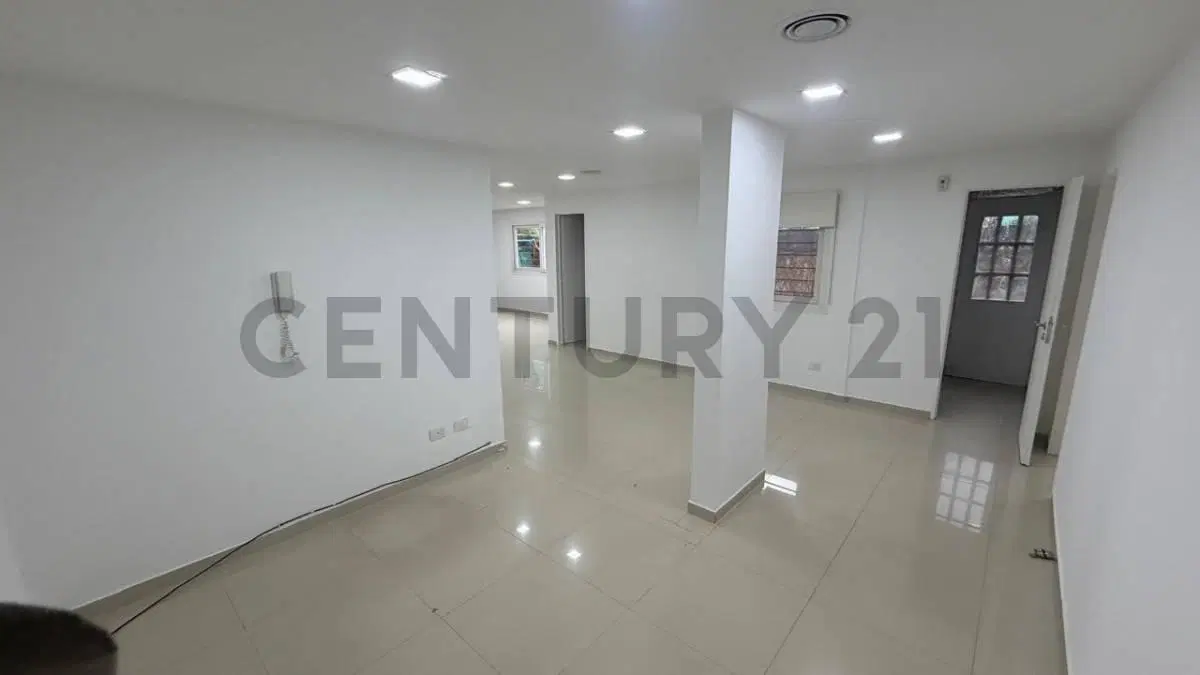 Excelente 3 Ambientes en Planta Baja con Patio y Cochera Pilar 3