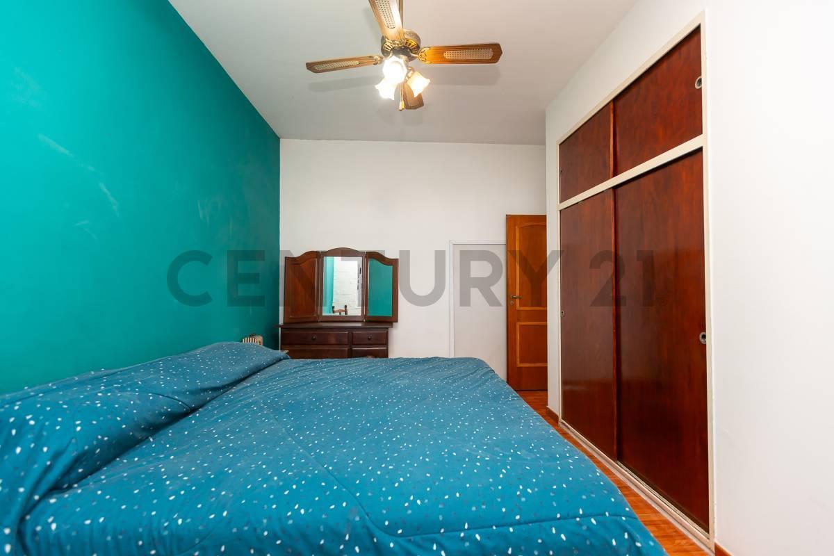 VENTA PERMUTA CASA 4 AMB CON COCHERA Y OFICINA APTA CREDITO EN CASEROS