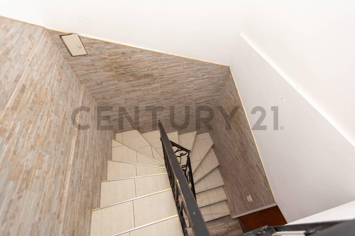 VENTA PERMUTA CASA 4 AMB CON COCHERA Y OFICINA APTA CREDITO EN CASEROS