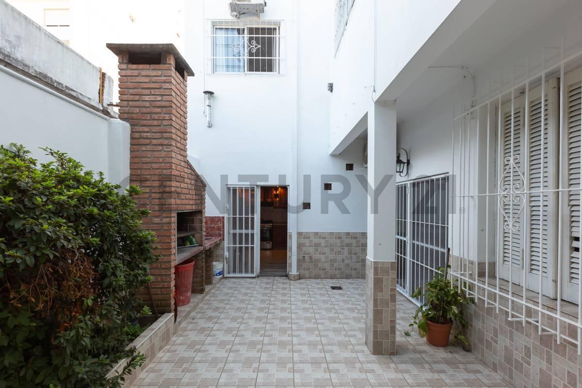 VENTA PERMUTA CASA 4 AMB CON COCHERA Y OFICINA APTA CREDITO EN CASEROS