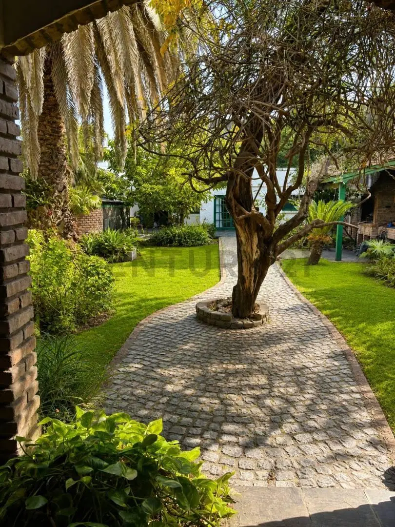 Increíble casa en Castelar Norte 2
