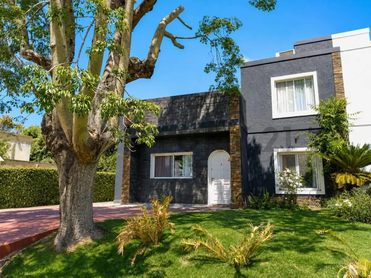 Imponente casa sobre dos lotes en Maschwitz Country Club 2