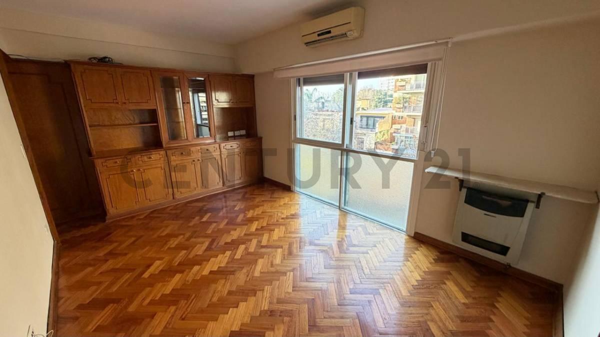 Foto de Alquiler Olivos 2 Ambientes con Cochera Fija Cubierta – Av. del, imagen 1