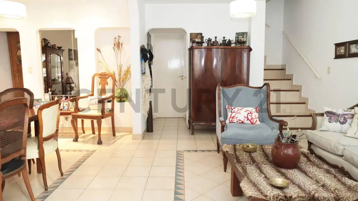 VENTA | PH AMPLIO AL FRENTE | Moron sur | Evalua permuta 4