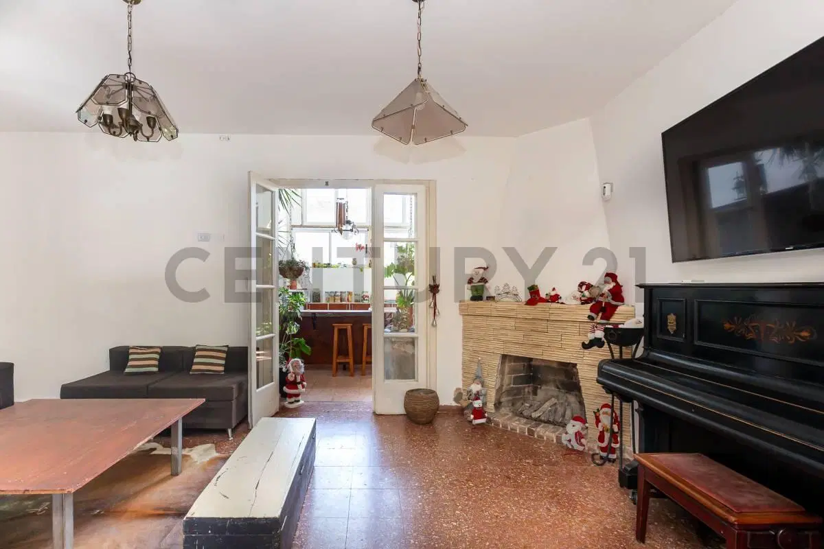 Amplio PH de 220 m² en pleno centro de San Martín. Permuta 2
