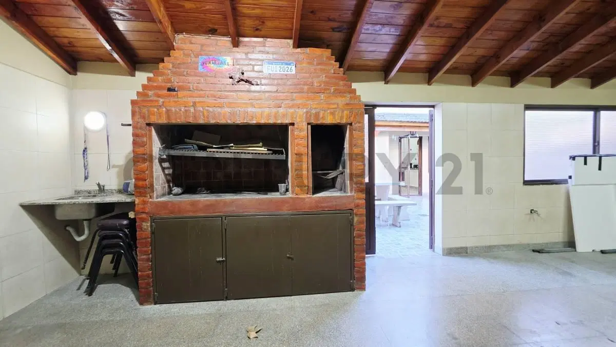 VENTA CASA 4 AMB PARRILA/COCHERA/PATIO A.CREDITO PERMUTA 4