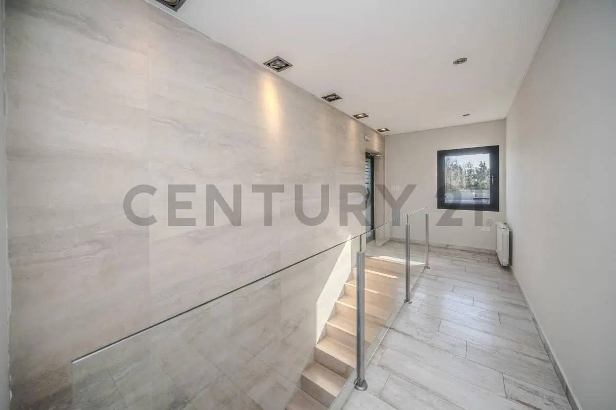 VENTA CASA 7 AMBIENTES - COMARCAS LUJAN 3