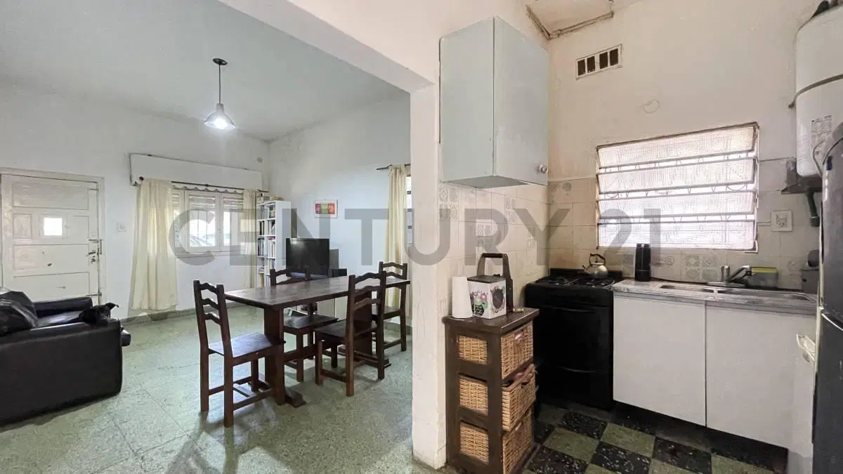 Venta PH al frente 4 ambientes con entrada independiente, patio y terraza. APTO CRÉDITO 5