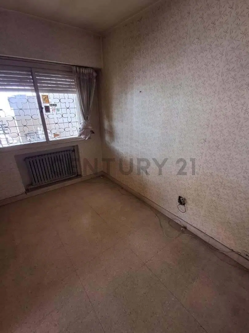 Casa doble frente. Destino Comercial. Garage, Terraza y  2 patios internos. Super Luminosa. Excelent 5