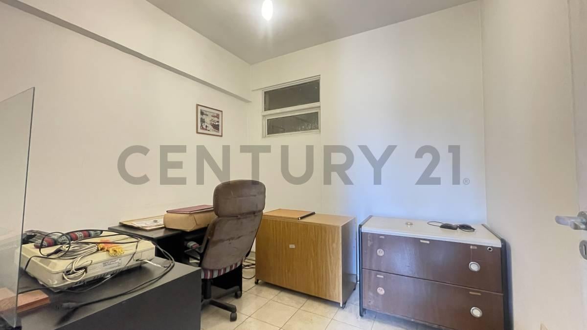 Foto de Departamento de 2 ambientes con balcón sobre Av. Rivadavia – Liniers, imagen 1