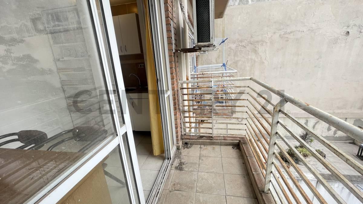 Foto de Departamento de 2 ambientes con balcón sobre Av. Rivadavia – Liniers, imagen 2