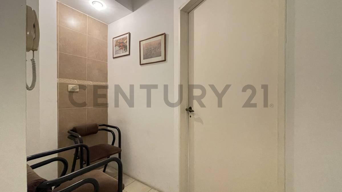 Foto de Departamento de 2 ambientes con balcón sobre Av. Rivadavia – Liniers, imagen 3