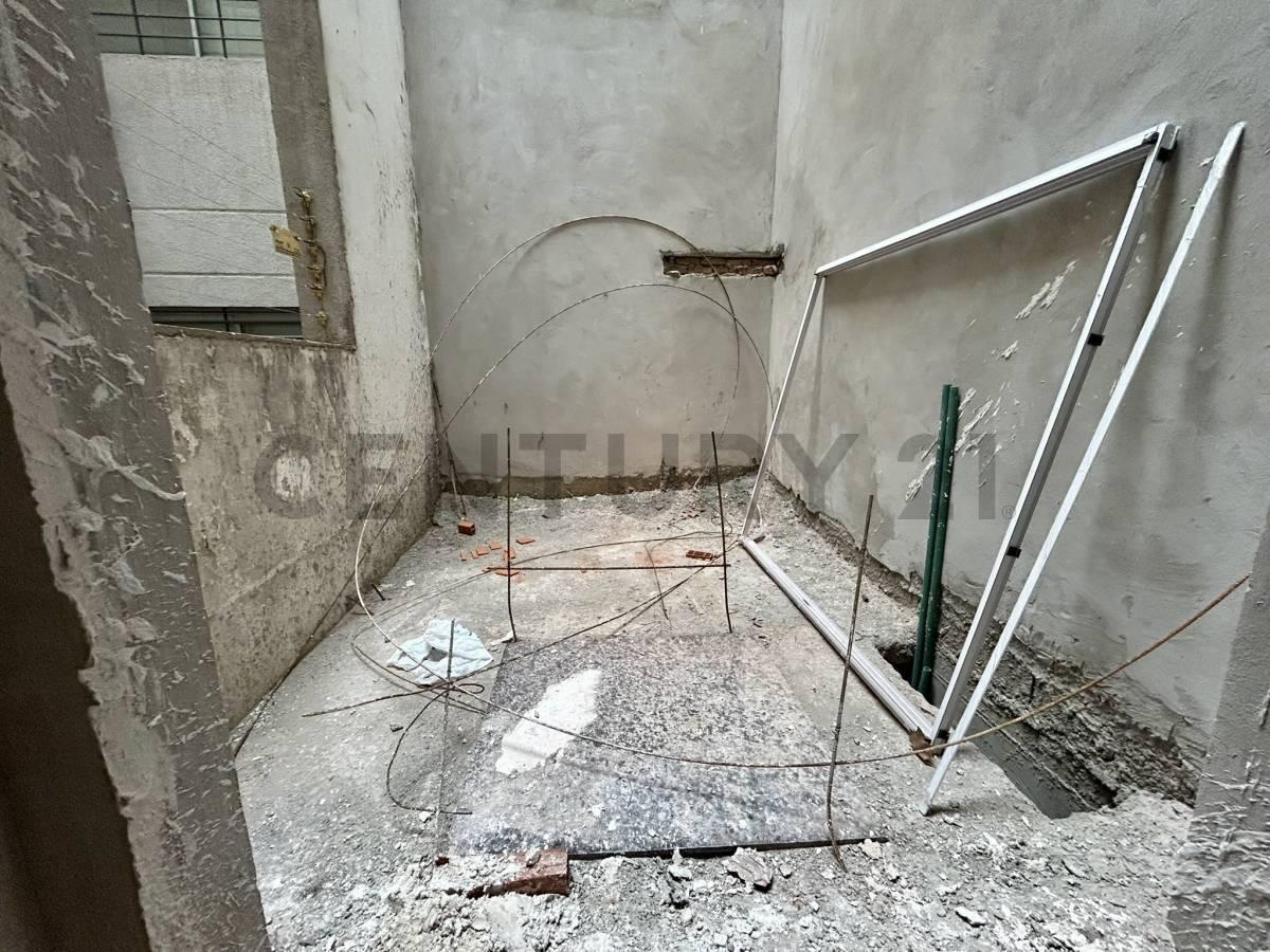 Foto de VENTA PERMUTA DPTO 2 AMB CON PATIO Y BALCON DEVOTO, imagen 2