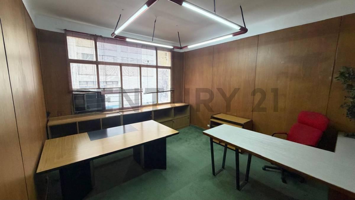 Foto de Oficina 4 Ambientes con Patio y 2 Baños en Tribunales – Bajas Expensas, imagen 1