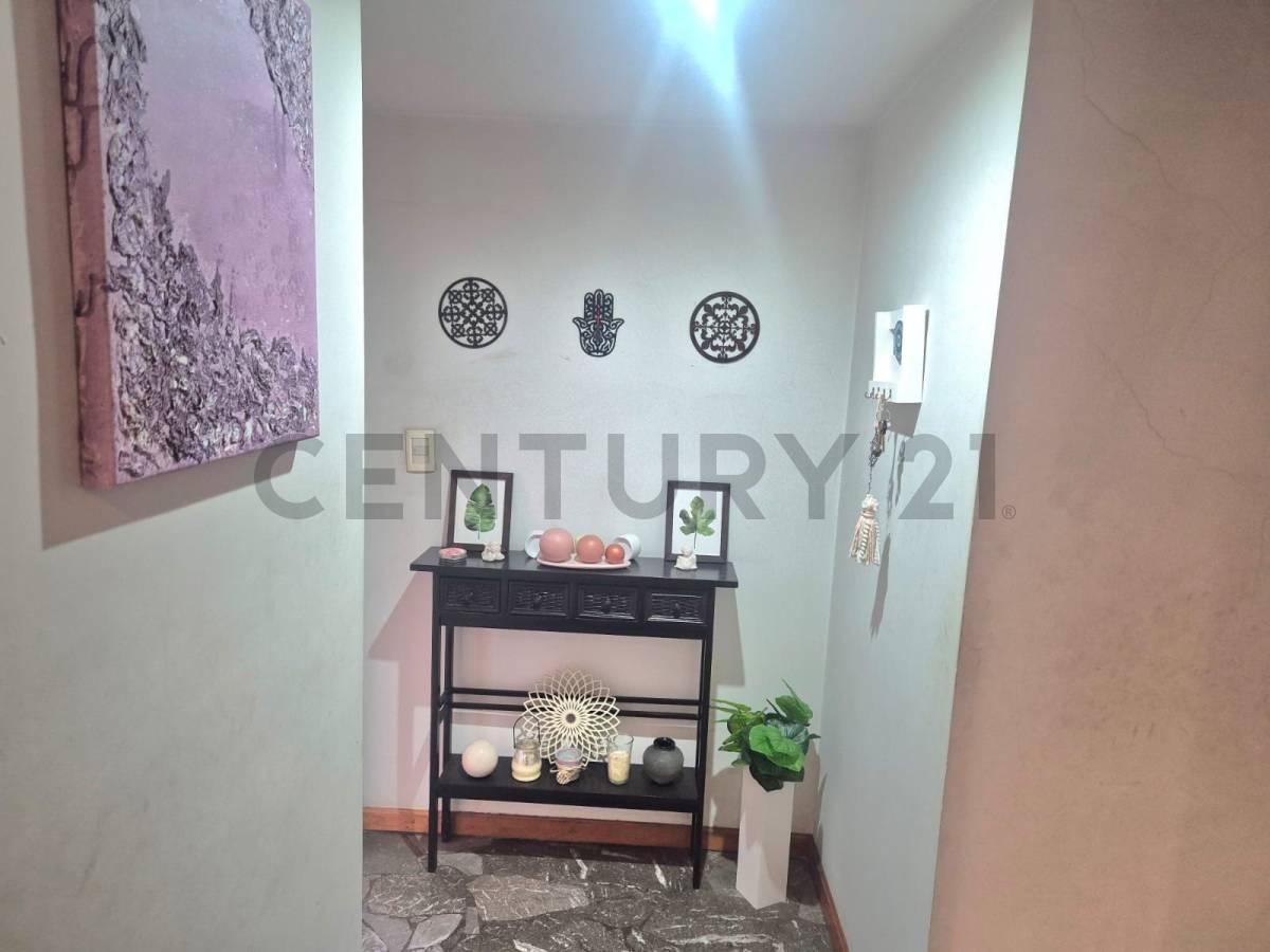 Foto de Excepcional departamento de 4 amb. Con dependencia, con detalles de, imagen 3
