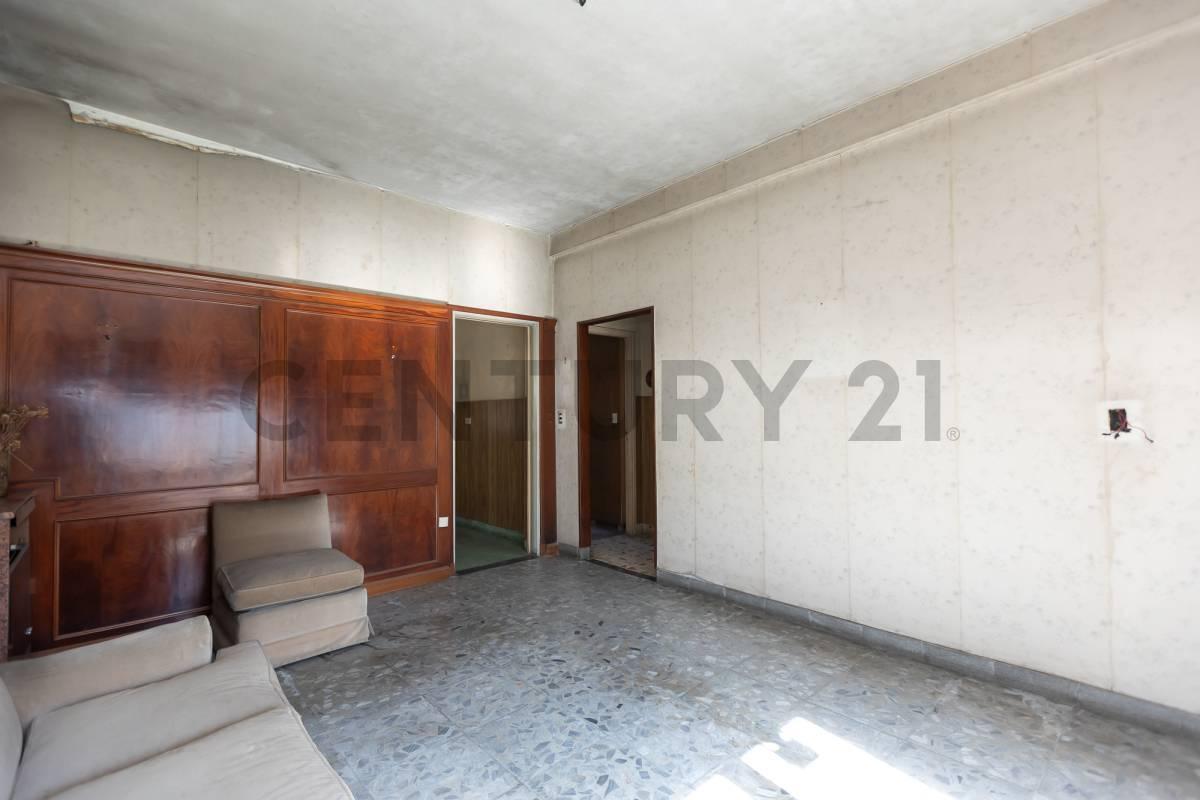Foto de PH TIPO CASA 3 AMBIENTES c/COCHERA y JARDÍN – VILLA BALLESTER. Permuta, imagen 4