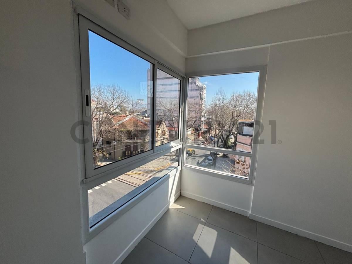 Foto de ALQUILER 2 AMBIENTES CON BALCON CORRIDO SUPER LUMINOSO – VILLA URQUIZA, imagen 3