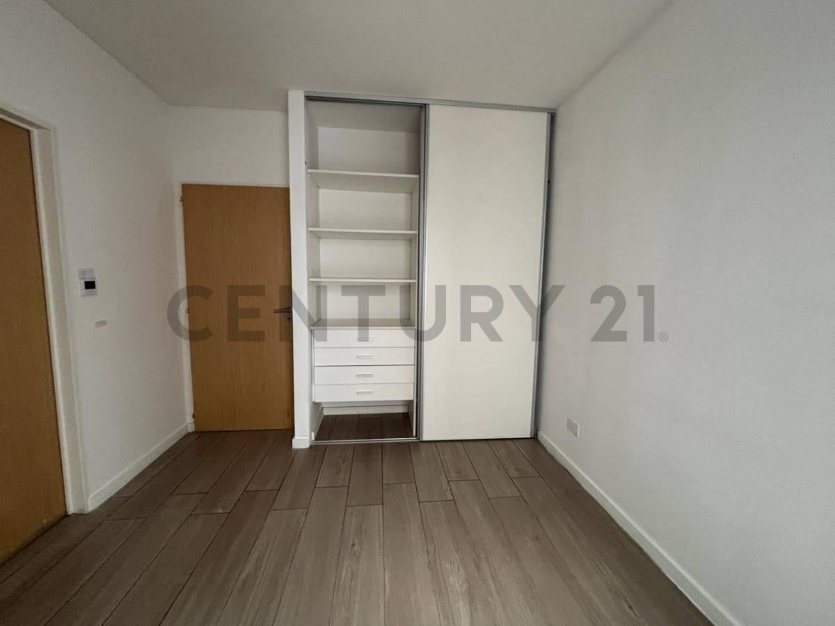 Foto de ALQUILER 2 AMBIENTES CON BALCON TERRAZA, COCHERA, SUM, PARRILLA – VILLA, imagen 2