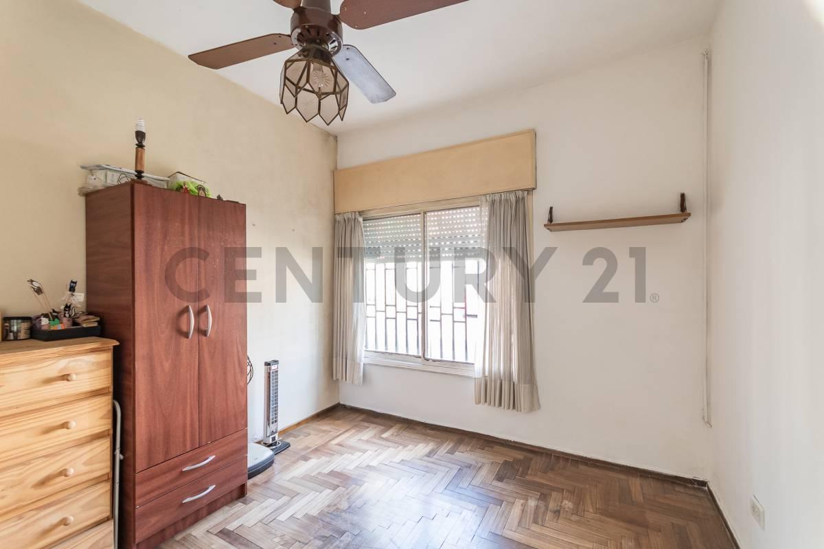 Foto de VENTA PH al frente con Patio Terraza Villa Sarmiento Haedo, imagen 1