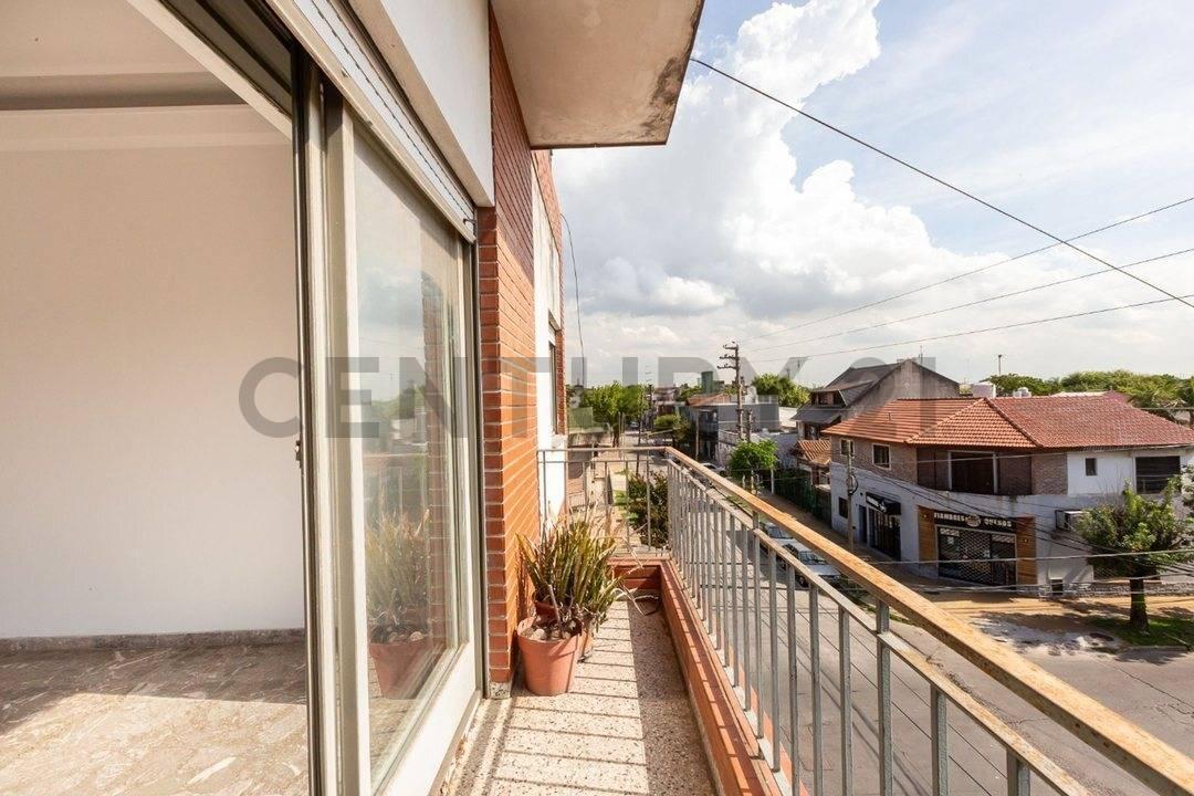 Foto de Vendemos 3 ambientes con terraza propia - Permuta., imagen 4