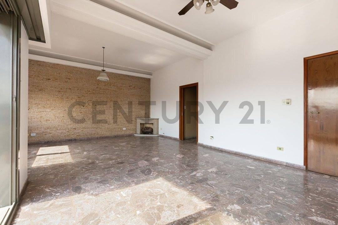 Foto de Vendemos 3 ambientes con terraza propia - Permuta., imagen 1