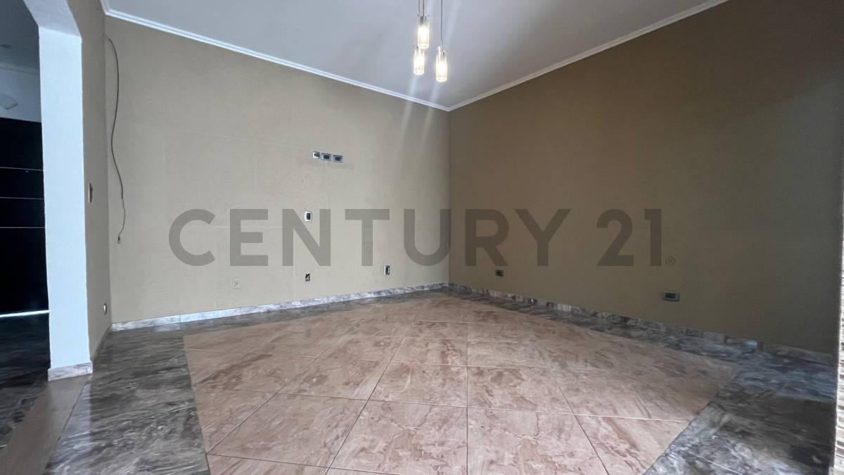 Foto de ALQUILER 3 AMBIENTES CON COCHERA Y PATIO CASEROS NORTE, imagen 3