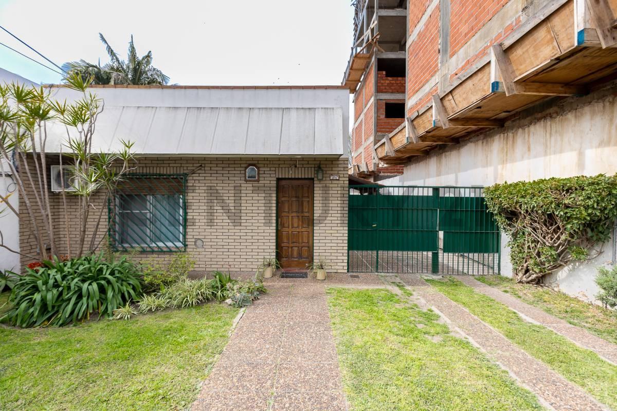 VENTA CASA MULTIFAMILIAR 4 AMB CON COCHERA VILLA BOSCH